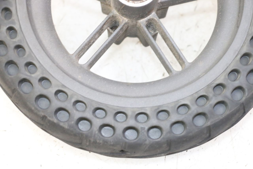 photo de REAR RIM AND TIRE URBANGLIDE 100XS 1