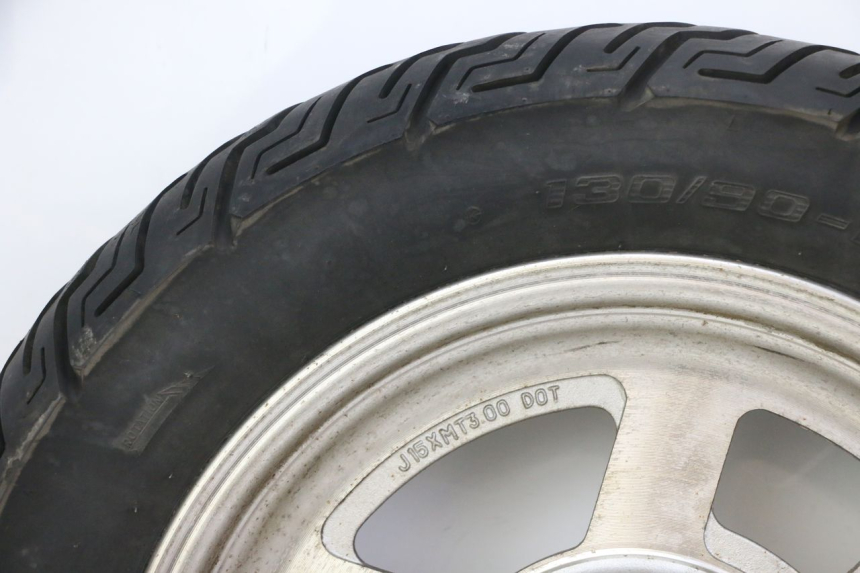 photo de REAR RIM AND TIRE HYOSUNG GV AQUILA 125 (2000 - 2004)