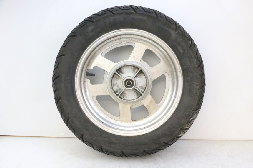photo de REAR RIM AND TIRE HYOSUNG GV AQUILA 125 (2000 - 2004)