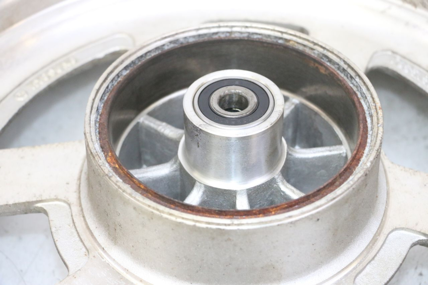 photo de REAR RIM AND TIRE HYOSUNG GV AQUILA 125 (2000 - 2004)