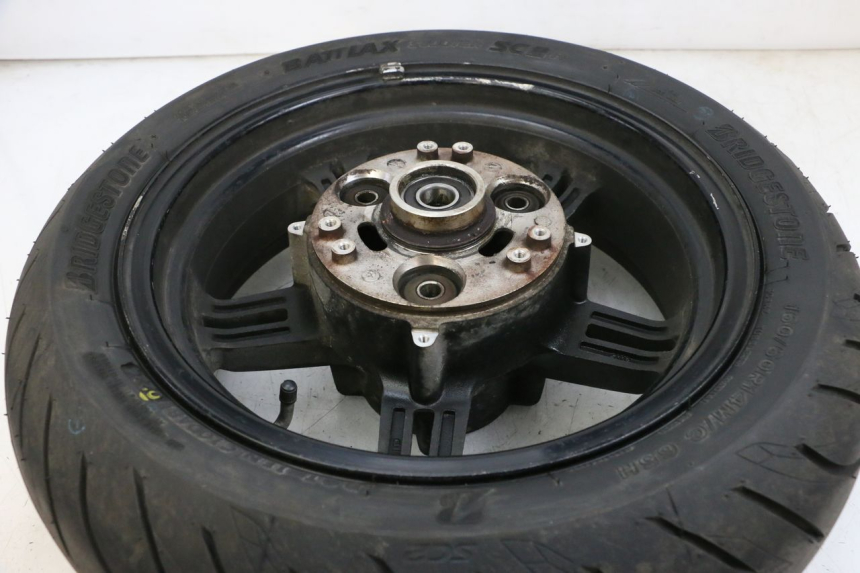 photo de REAR RIM AND TIRE SUZUKI BURGMAN 650 (2013 - 2020)