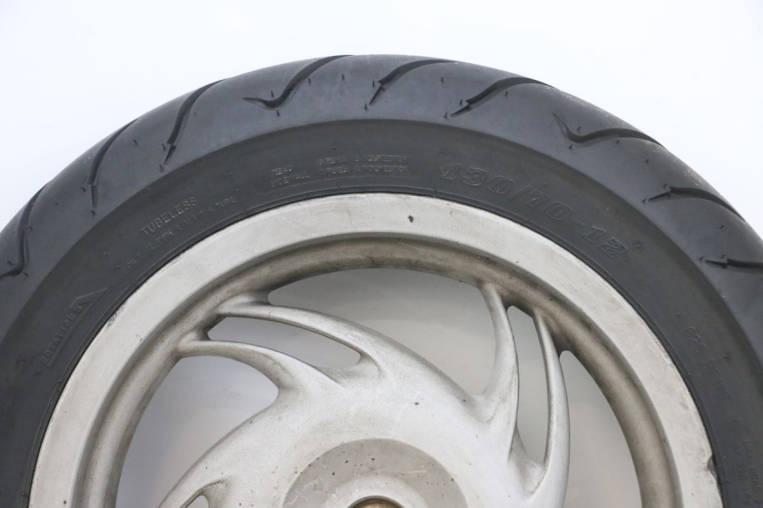 photo de REAR RIM AND TIRE PIAGGIO FLY 4T 50 (2013 - 2017) - High-resolution close-up