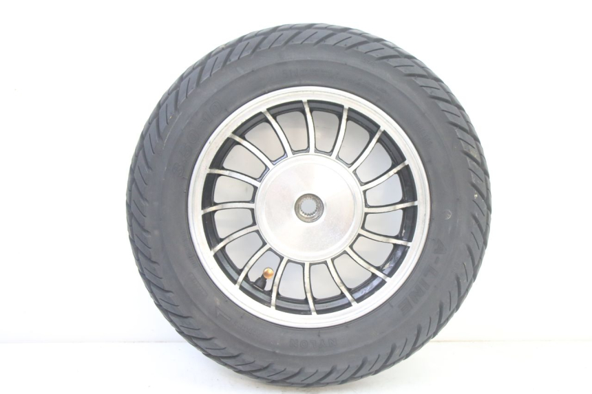 photo de REAR RIM AND TIRE VENESI FLY RETRO 4T 50 (2020 - 2025)