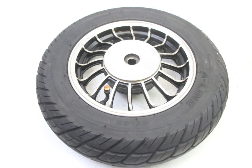 photo de REAR RIM AND TIRE VENESI FLY RETRO 4T 50 (2020 - 2025)