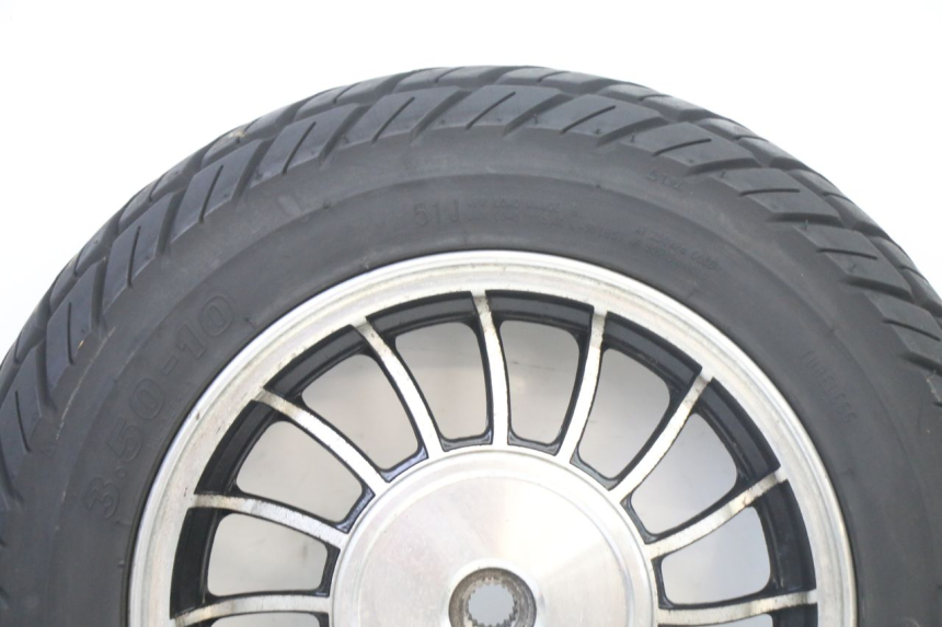 photo de REAR RIM AND TIRE VENESI FLY RETRO 4T 50 (2020 - 2025)