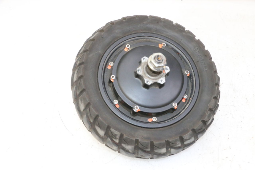 photo de REAR RIM AND TIRE KUKIRIN G2 MASTER 1