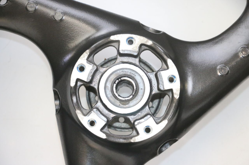 photo de REAR RIM AND TIRE SUZUKI GSF N BANDIT 600 (1996 - 1999) - Main view