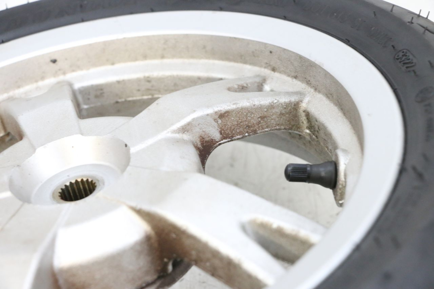 photo de REAR RIM AND TIRE PEUGEOT KISBEE 4T 50 (2018 - 2022) - Component detail