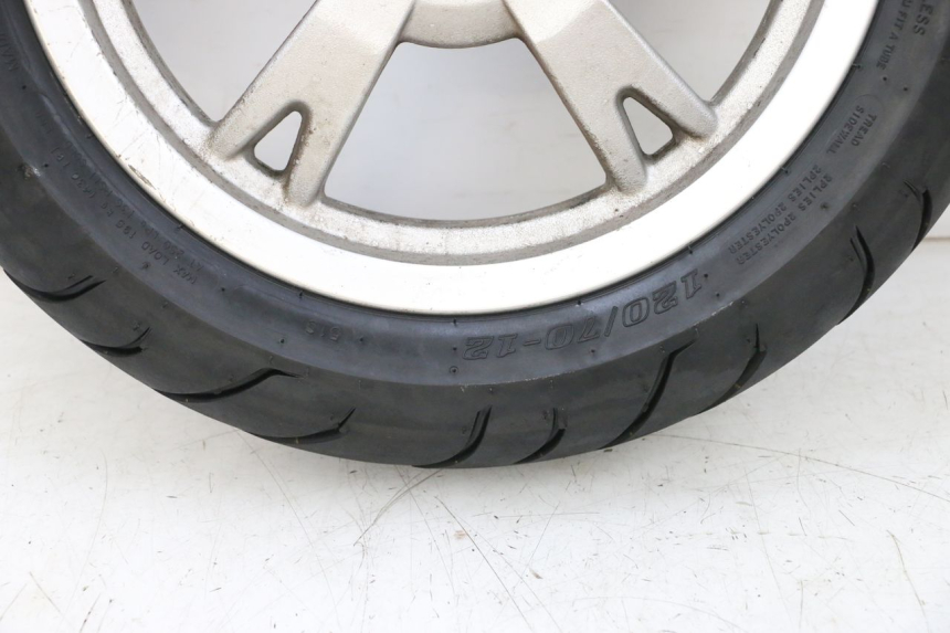 photo de REAR RIM AND TIRE PEUGEOT KISBEE 4T 50 (2018 - 2022) - High-resolution close-up