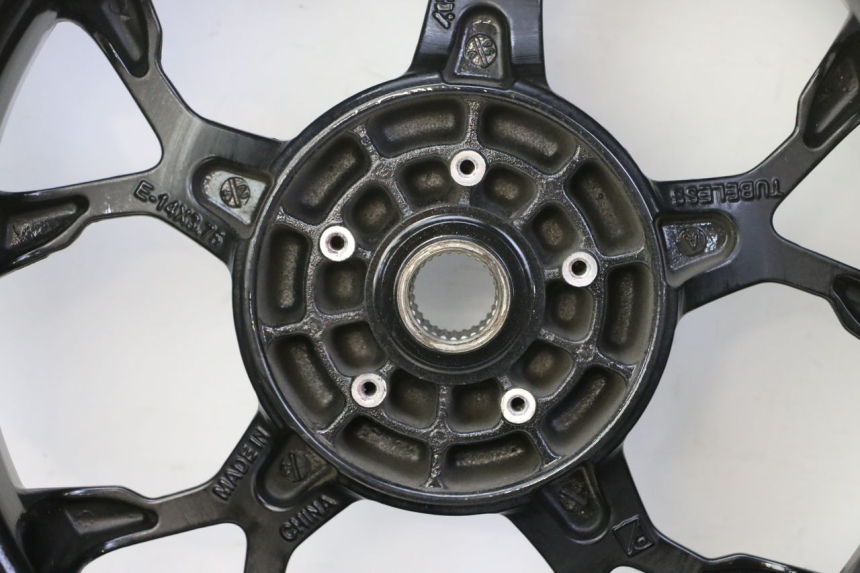 photo de REAR RIM AND TIRE PIAGGIO MP3 HPE 310 (2024 - 2025)