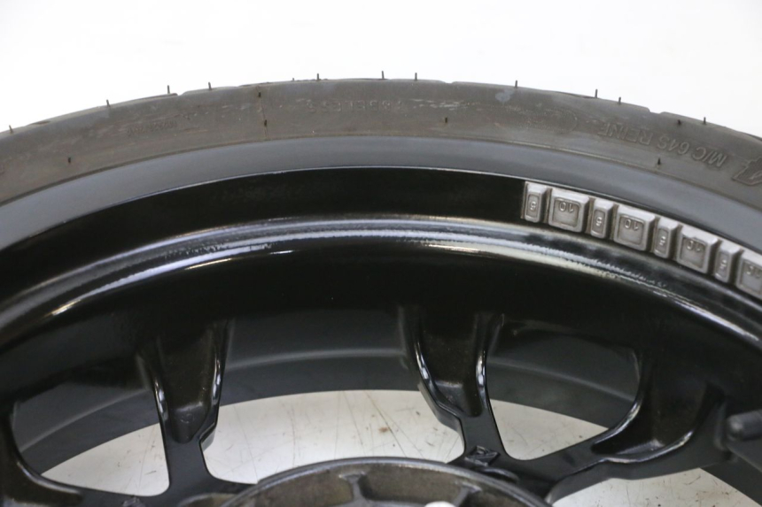 photo de REAR RIM AND TIRE PIAGGIO MP3 HPE 310 (2024 - 2025)