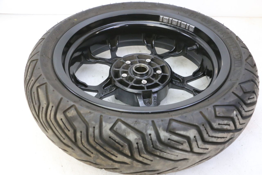 photo de REAR RIM AND TIRE PIAGGIO MP3 HPE 310 (2024 - 2025)