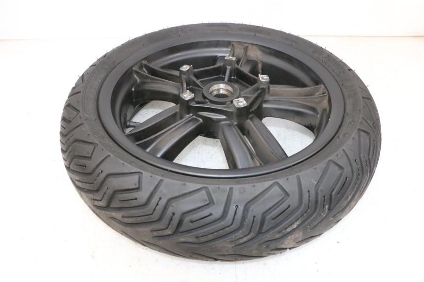 photo de REAR RIM AND TIRE PIAGGIO MP3 HPE 300 (2019 - 2026) - Fixing points details