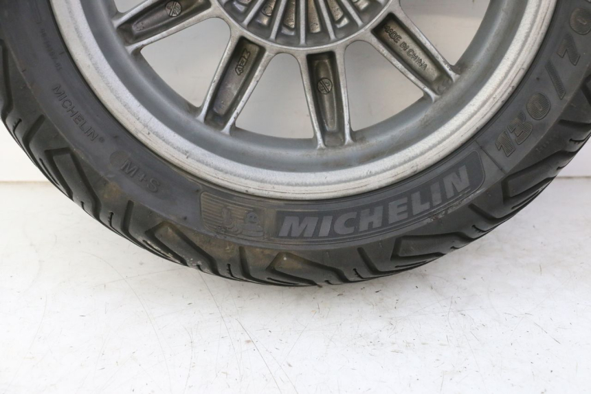 photo de REAR RIM AND TIRE PIAGGIO MP3 125 (2006 - 2014)