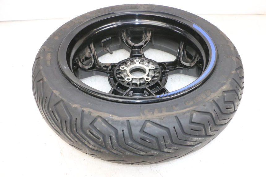 photo de REAR RIM AND TIRE PIAGGIO MP3 500 (2016 - 2018) - Alternative perspective