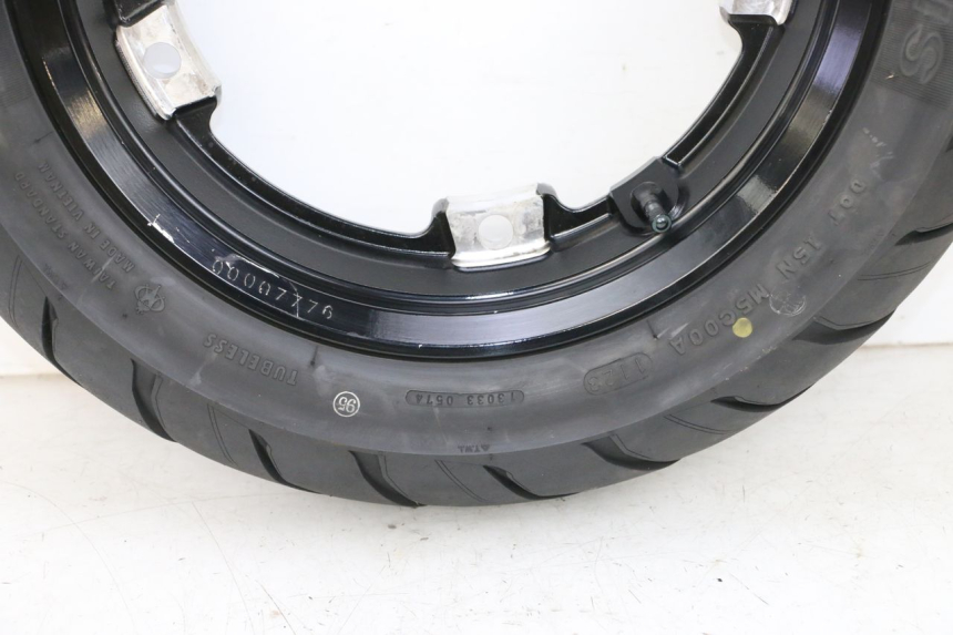 photo de REAR RIM AND TIRE YAMAHA NEO'S CORE 1 (2022 - 2026) - Distinctive features