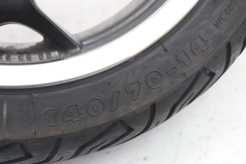 photo de REAR RIM AND TIRE PIAGGIO MP3 500 (2014 - 2016)