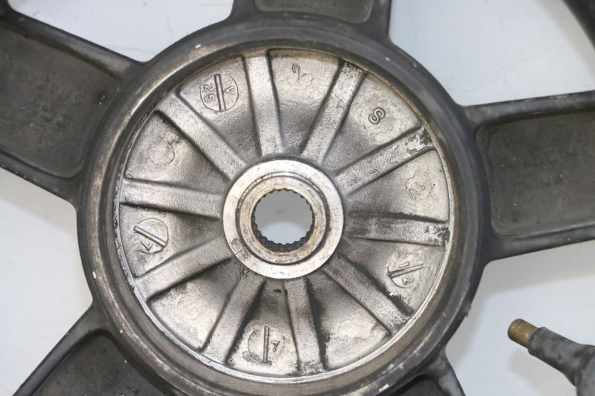 photo de REAR RIM AND TIRE PIAGGIO VESPA S 2T 50 (2007 - 2014)