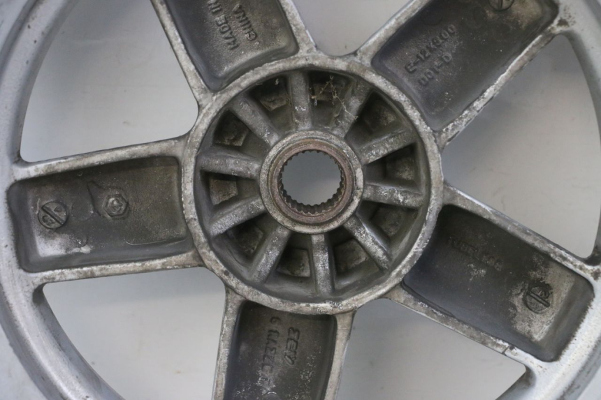 photo de REAR RIM AND TIRE PIAGGIO X8 125 (2004 - 2007)