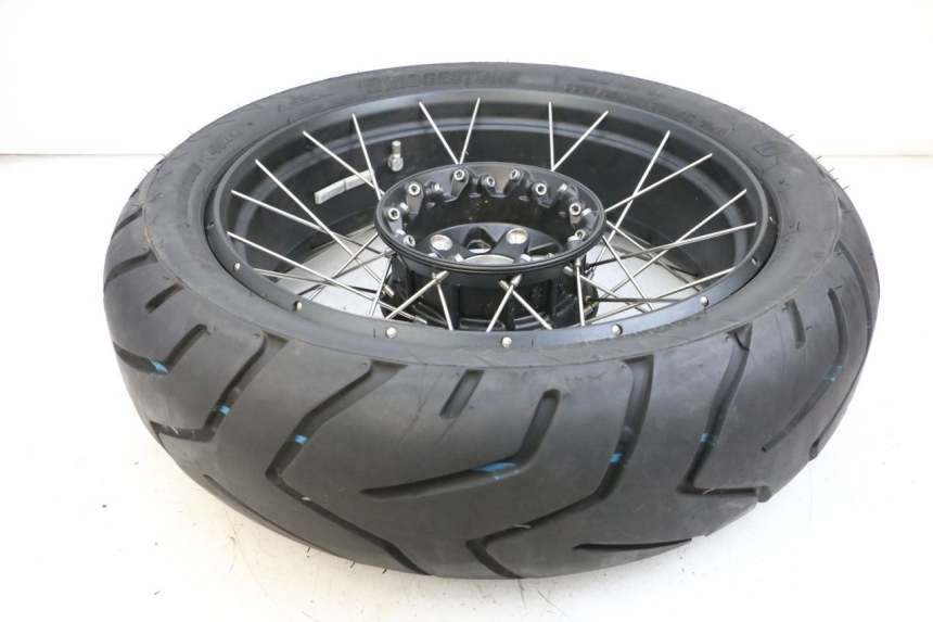 photo de REAR RIM AND TIRE BMW R GS 1250 (2021 - 2024) - Additional view of the item