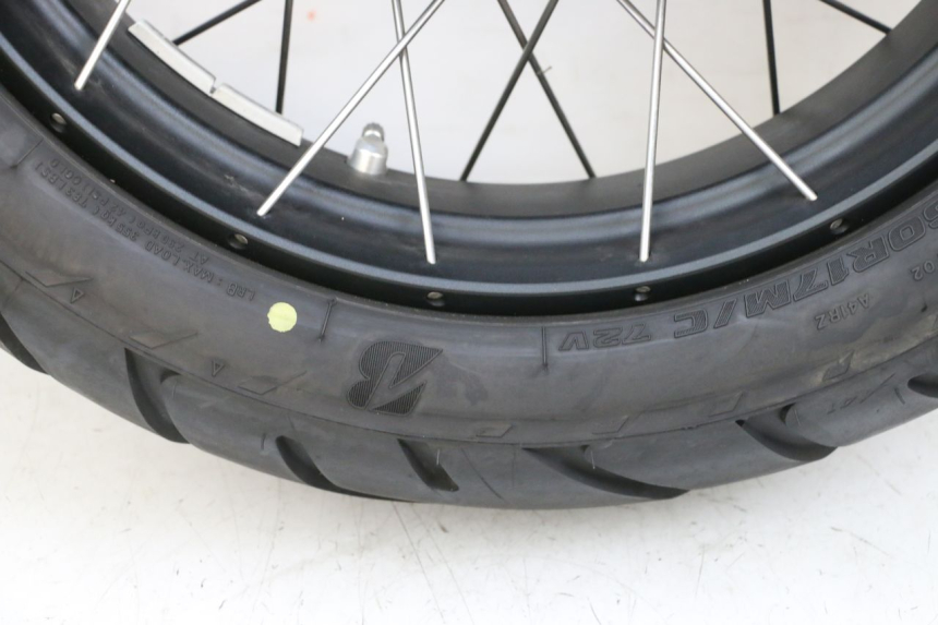 photo de REAR RIM AND TIRE BMW R GS 1250 (2021 - 2024) - High-resolution close-up