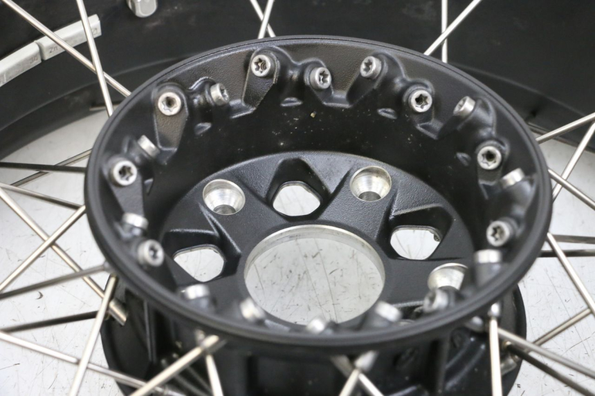 photo de REAR RIM AND TIRE BMW R GS 1250 (2021 - 2024) - Markings and original references