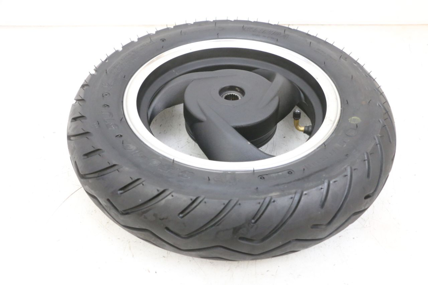 photo de REAR RIM AND TIRE JM MOTORS SANTANA EVO 50 (2024 - 2026) - High-resolution close-up