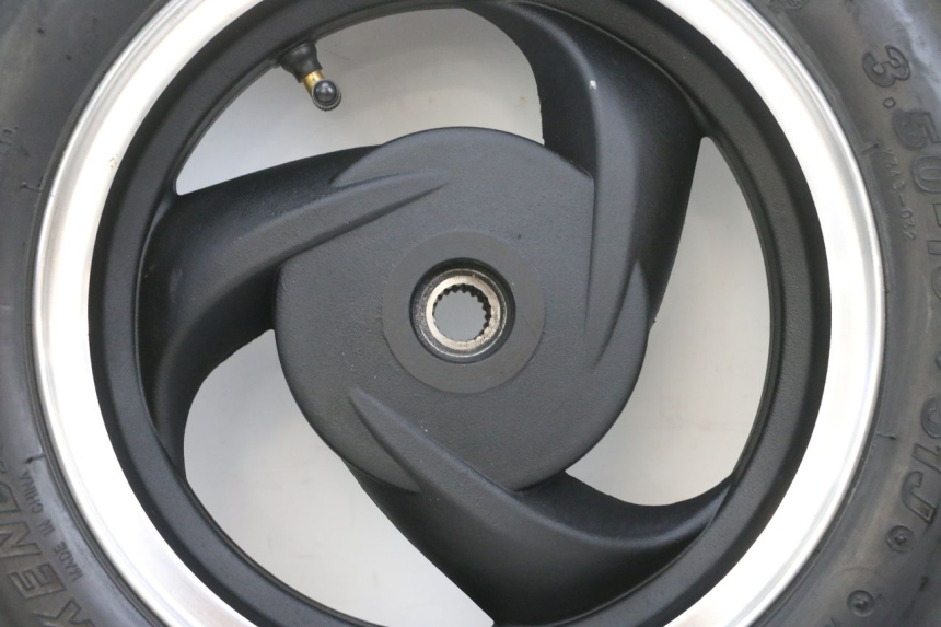 photo de REAR RIM AND TIRE JM MOTORS SANTANA EVO 50 (2024 - 2026) - Zoom on usage condition