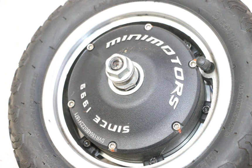 photo de REAR RIM AND TIRE DUALTRON VICTOR LIMITED 1