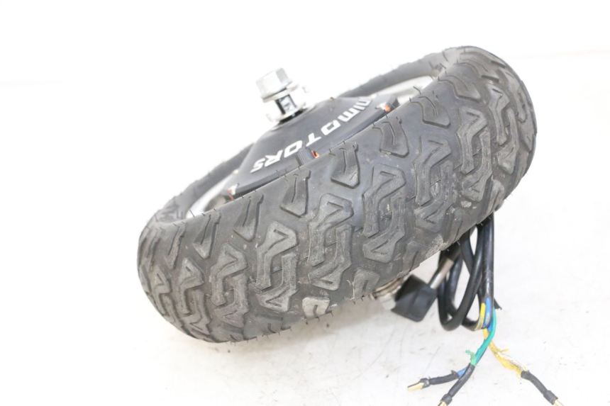 photo de REAR RIM AND TIRE DUALTRON VICTOR LIMITED 1