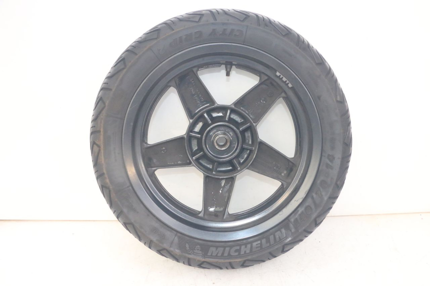 photo de REAR RIM AND TIRE YAMAHA X-MAX XMAX 125 (2010 - 2014)