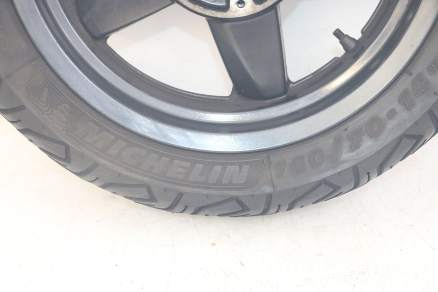 photo de REAR RIM AND TIRE YAMAHA X-MAX XMAX 125 (2010 - 2014)