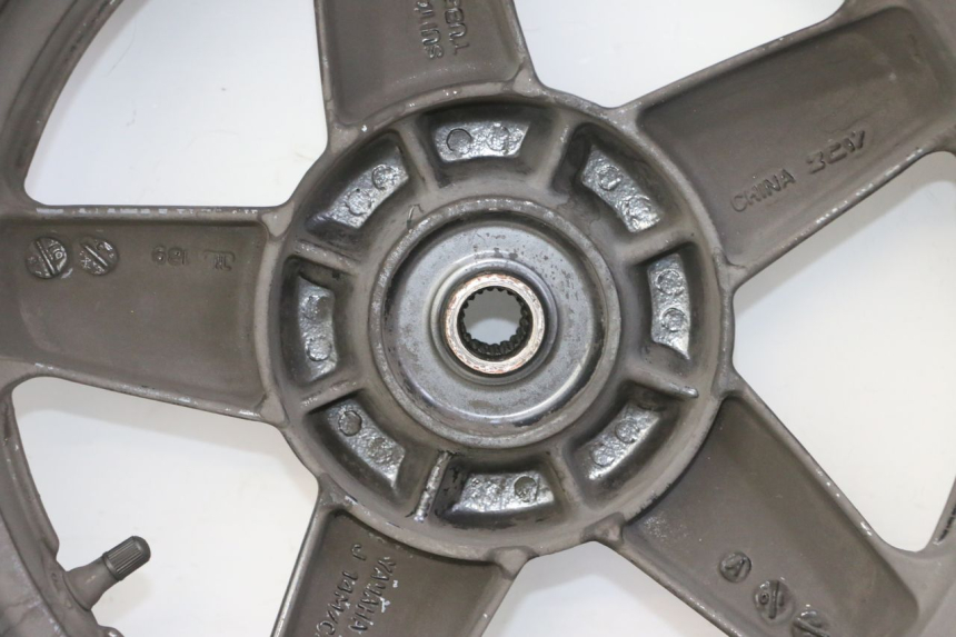 photo de REAR RIM AND TIRE YAMAHA X-MAX XMAX 125 (2010 - 2014)