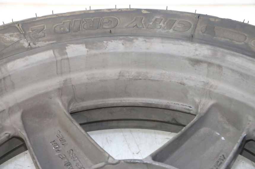 photo de REAR RIM AND TIRE YAMAHA X-MAX XMAX 125 (2010 - 2014)