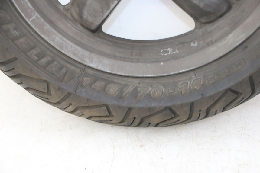 photo de REAR RIM AND TIRE YAMAHA X-MAX XMAX 125 (2010 - 2014)