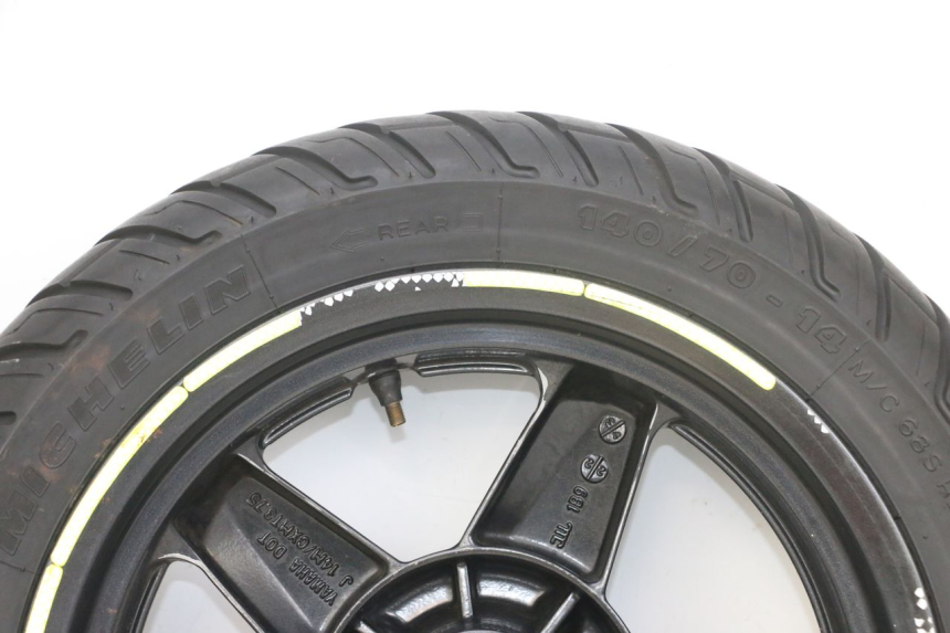 photo de REAR RIM AND TIRE YAMAHA XMAX X-MAX 125 (2006 - 2009) - Additional view of the item