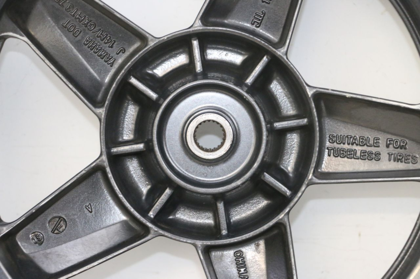 photo de REAR RIM AND TIRE YAMAHA XMAX X-MAX 125 (2006 - 2009) - Distinctive features