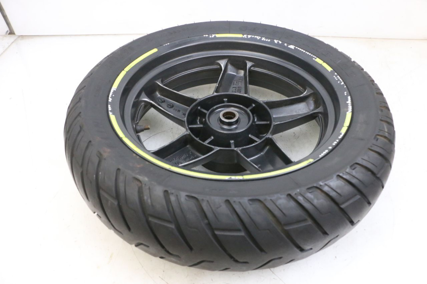 photo de REAR RIM AND TIRE YAMAHA XMAX X-MAX 125 (2006 - 2009) - Zoom on usage condition