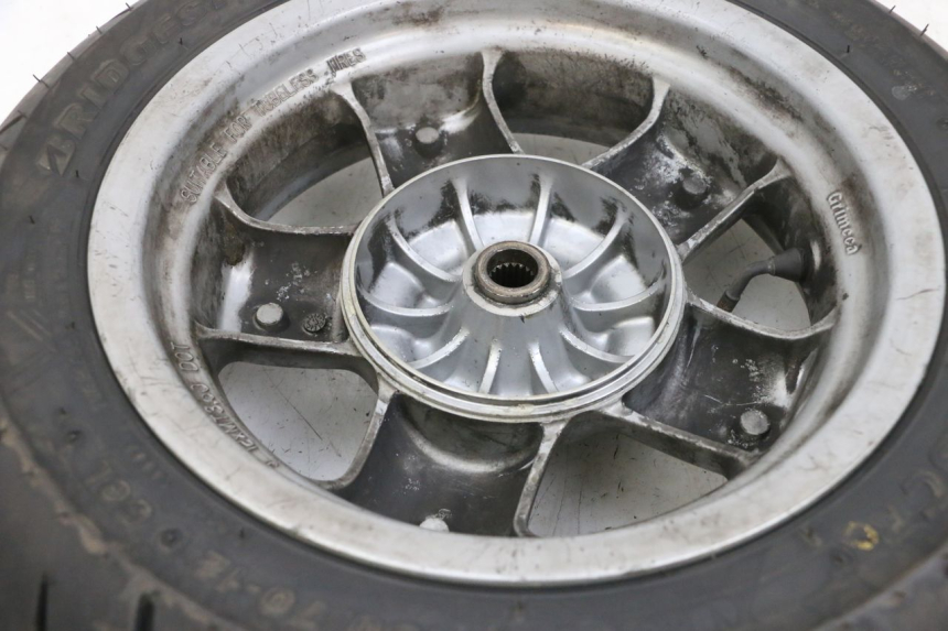 photo de REAR RIM AND TIRE YAMAHA YP MAJESTY 125 (2002 - 2006) - Alternative perspective