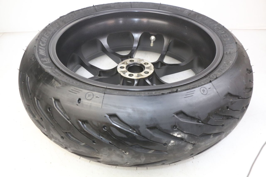 photo de REAR WHEEL RIM HONDA CB R 1000 (2018 - 2023)