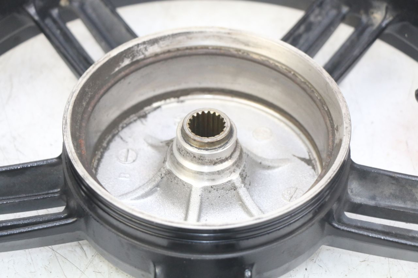 photo de REAR WHEEL RIM KYMCO AGILITY 16+ 4T 50 (2018 - 2023)