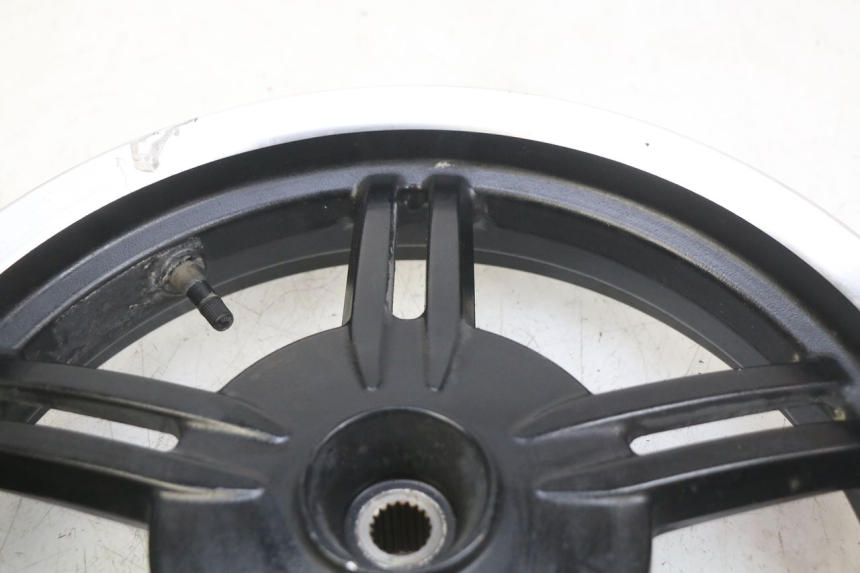 photo de REAR WHEEL RIM KYMCO AGILITY 16+ 4T 50 (2018 - 2023)
