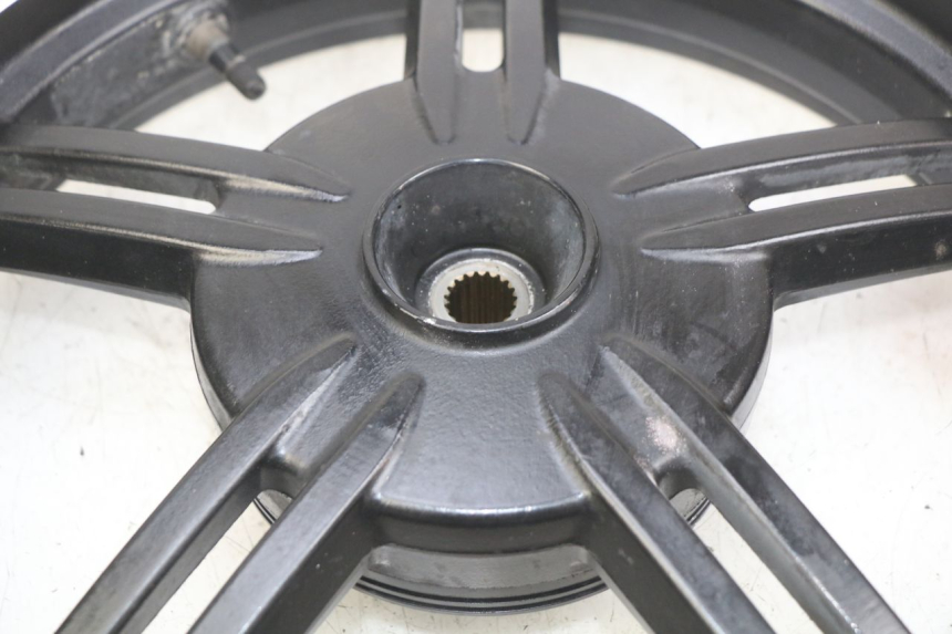 photo de REAR WHEEL RIM KYMCO AGILITY 16+ 4T 50 (2018 - 2023)