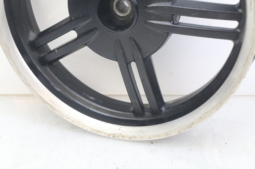photo de REAR WHEEL RIM KYMCO AGILITY 16+ 4T 50 (2018 - 2023)