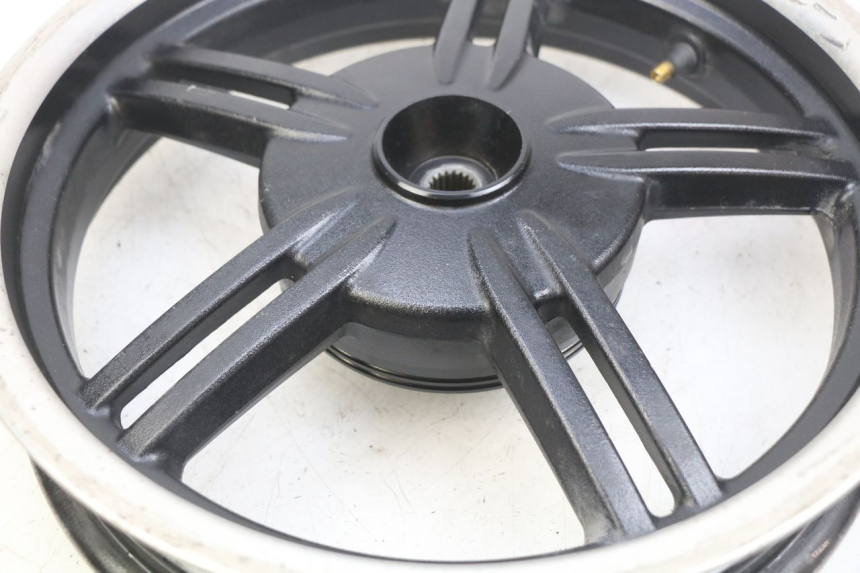 photo de REAR WHEEL RIM KYMCO AGILITY 16+ 4T 50 (2018 - 2023)