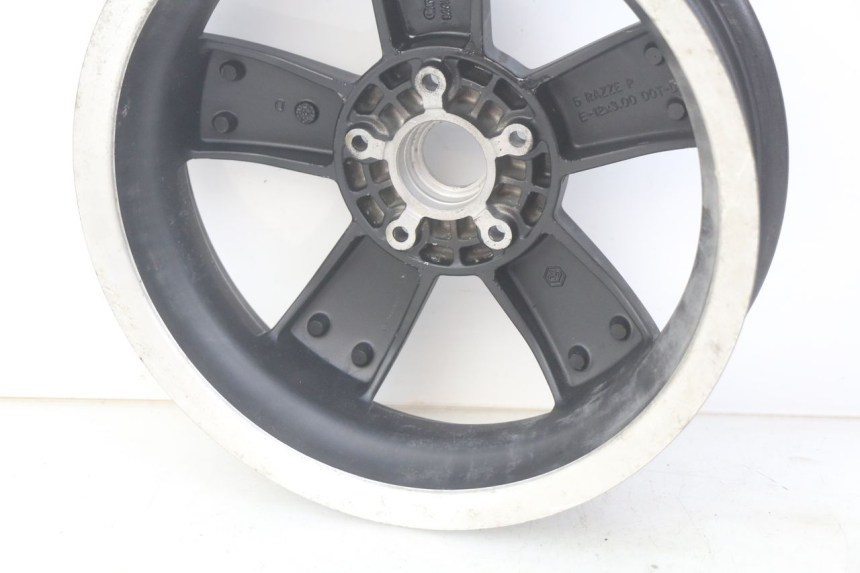 photo de REAR WHEEL RIM PIAGGIO VESPA GTS SUPER IE 125 (2009 - 2016)