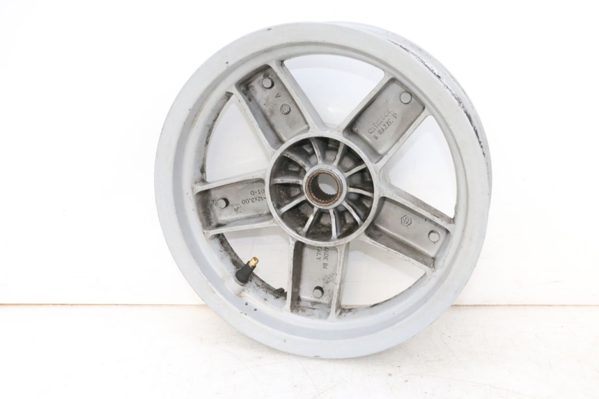 photo de REAR WHEEL RIM PIAGGIO X8 125 (2004 - 2007) - Distinctive features