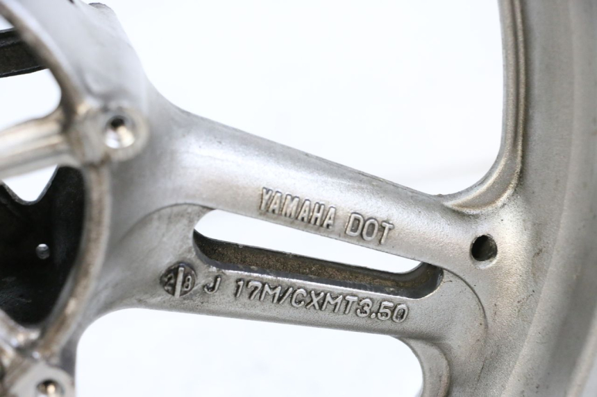 photo de FRONT WHEEL RIM YAMAHA FJR ABS 1300 (2006 - 2012) - Zoom on usage condition