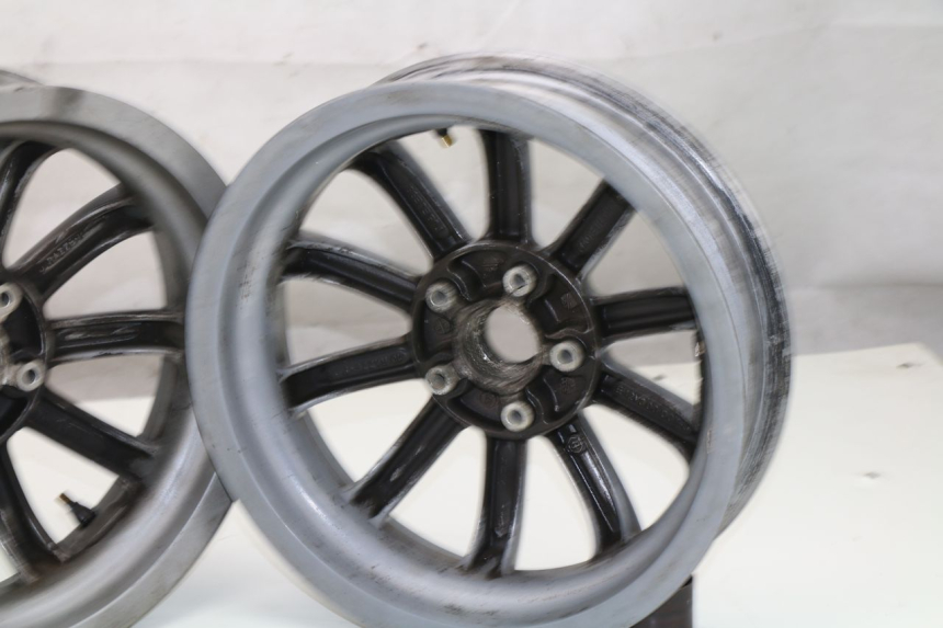 photo de FRONT WHEEL RIM PIAGGIO MP3 LT 400 (2007 - 2012)