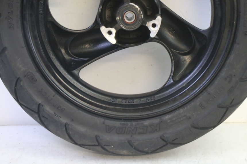 photo de FRONT RIM AND TIRE KYMCO AGILITY 4T 50 (2018 - 2022) - Surface and material condition